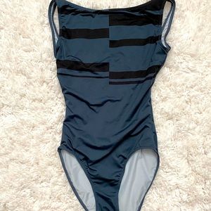 Beautiful Ballet Rosa leotard. Adult SMALL